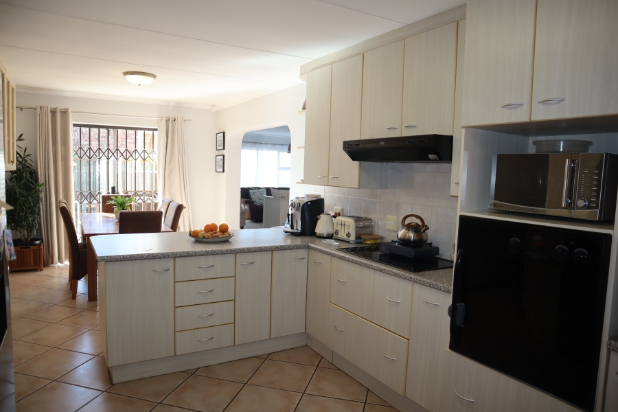 3 Bedroom Property for Sale in Wavecrest Eastern Cape